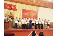 Trường Đại học Vinh nhận Bằng khen của Bộ trưởng Bộ Giáo dục và Đào tạo vì đã có thành tích xuất sắc trong thực hiện Chương trình Công tác học sinh, sinh viên giai đoạn 2012 - 2016